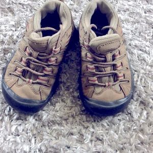 Kids hiking shoes